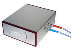 带光纤输入的紫外、可见光和近红外超宽带光谱仪（200-2600纳米）。 光谱分析仪